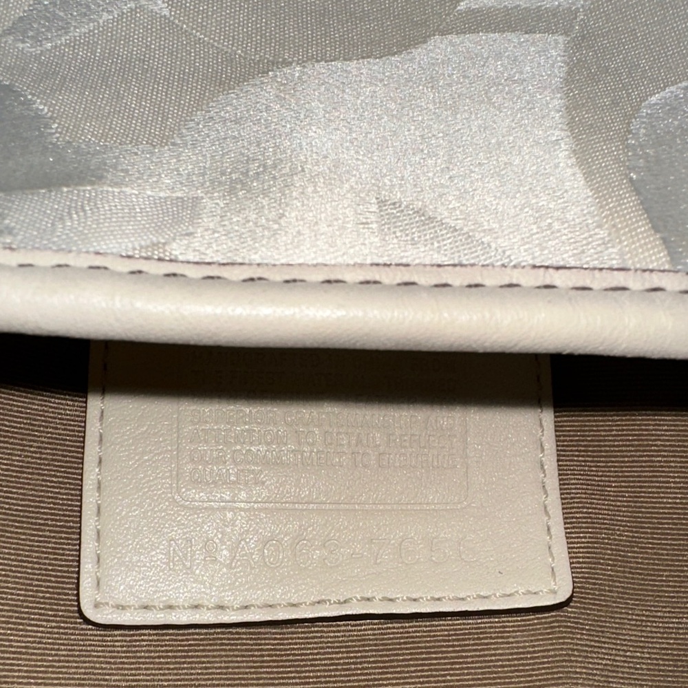 Coach 2006 Cream Designer Hobo Bag Like New - Picture 12 of 14